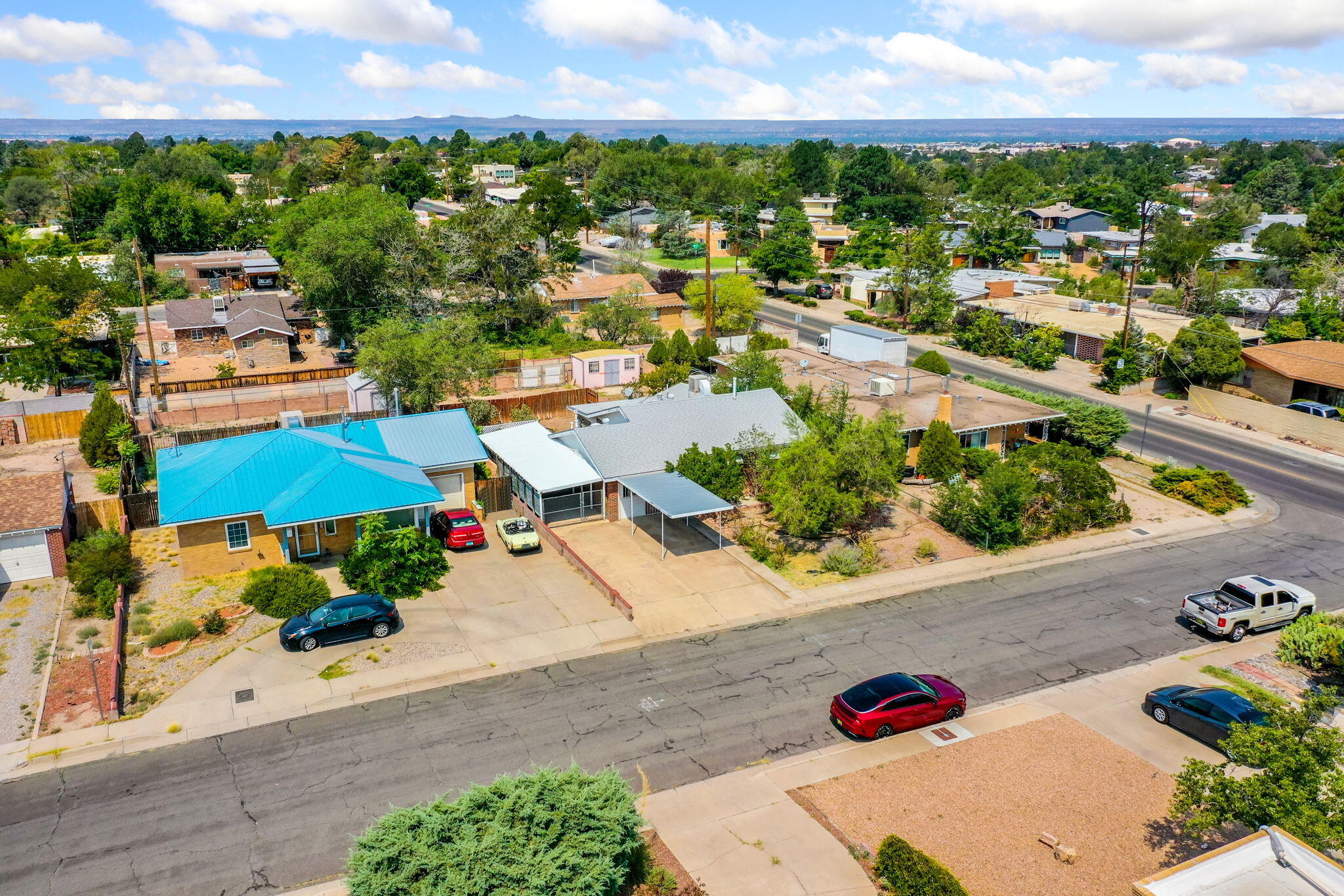 Photo 5 — 935 Manzano Street NE
