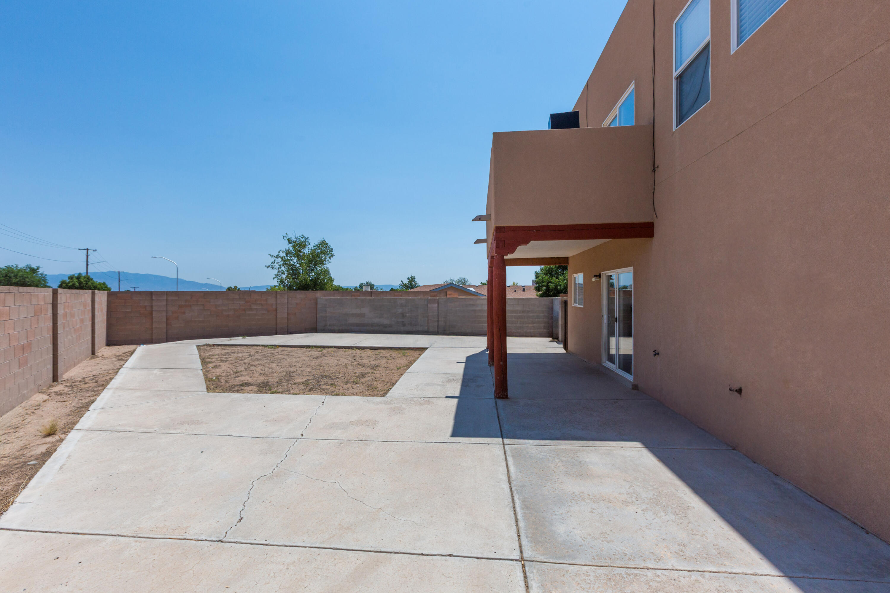 Photo 2 — 600 Avanti Street SW