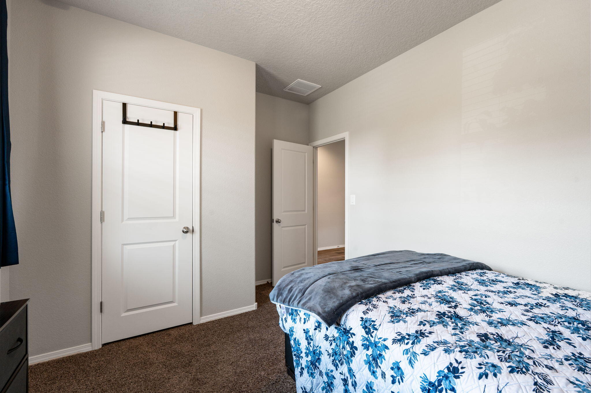 Photo 16 — 2015 Duke City Street SE