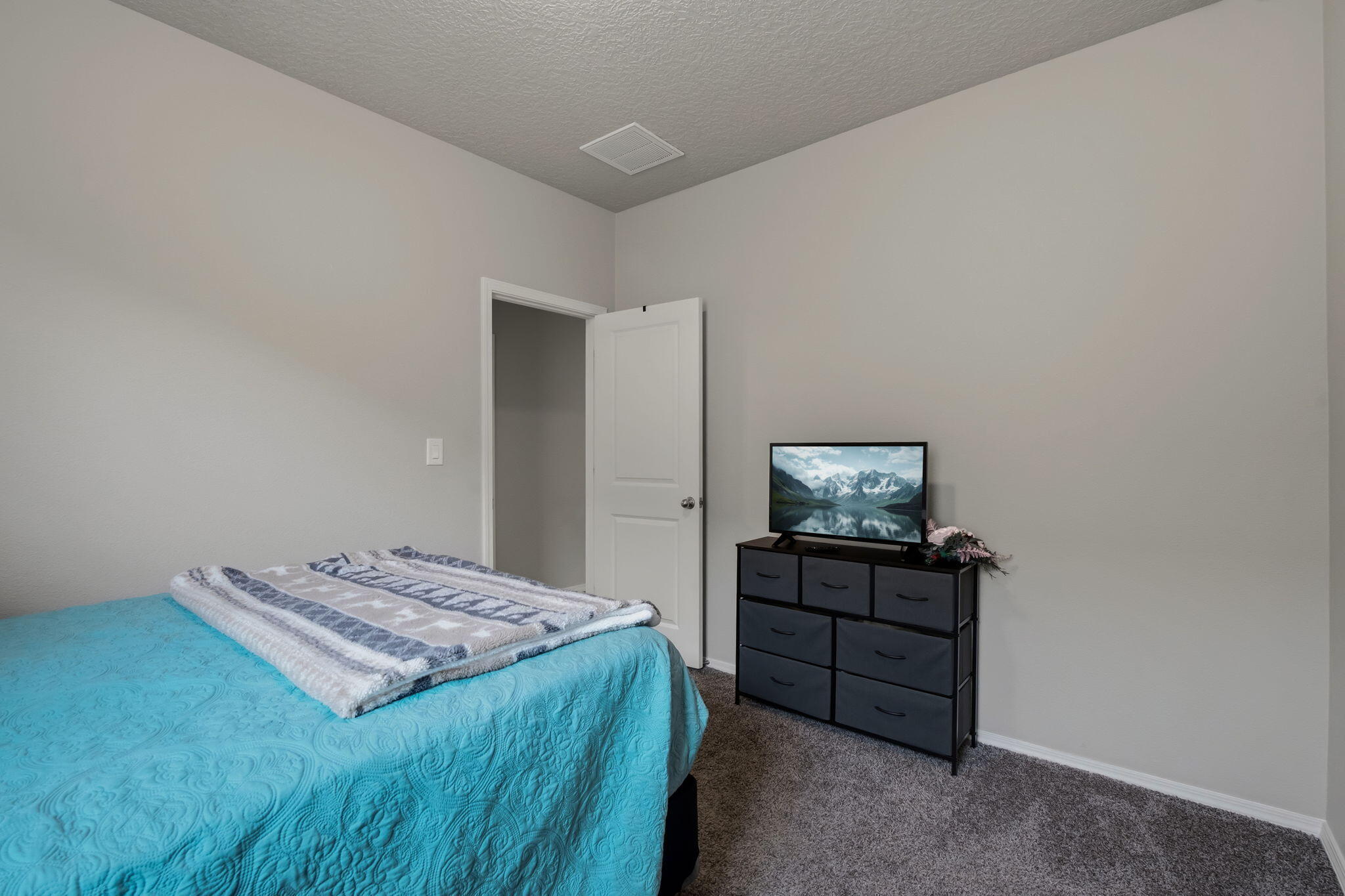 Photo 13 — 2015 Duke City Street SE