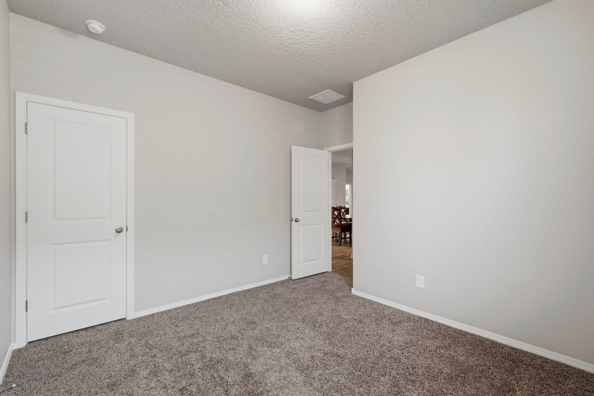 Photo 10 — 2015 Duke City Street SE