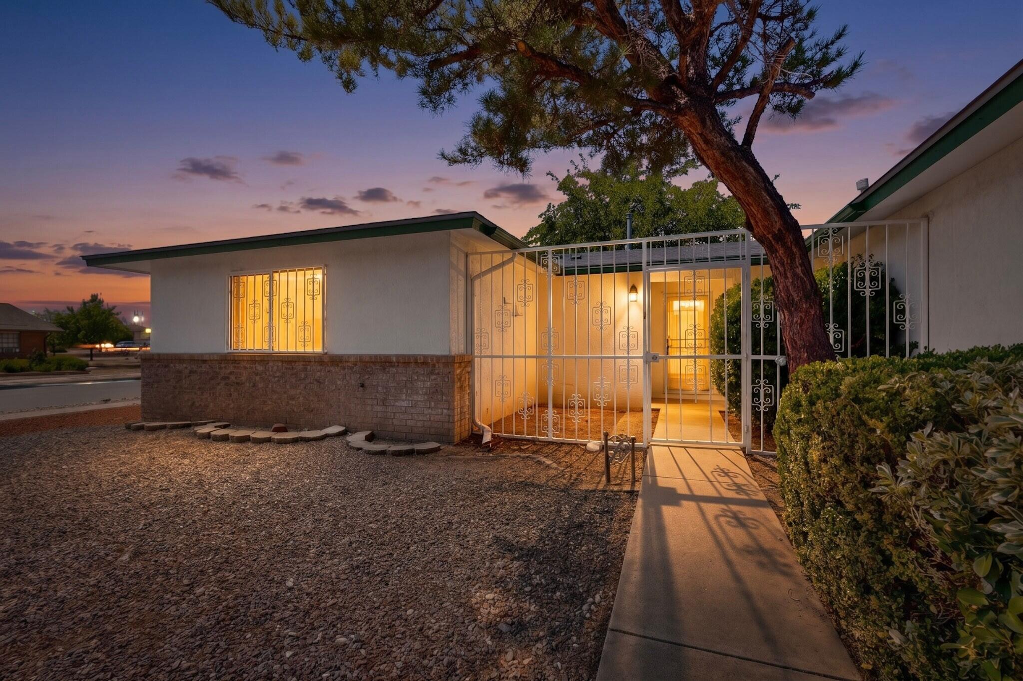 7201 Santa Fe Trail NW, Albuquerque, NM 87120