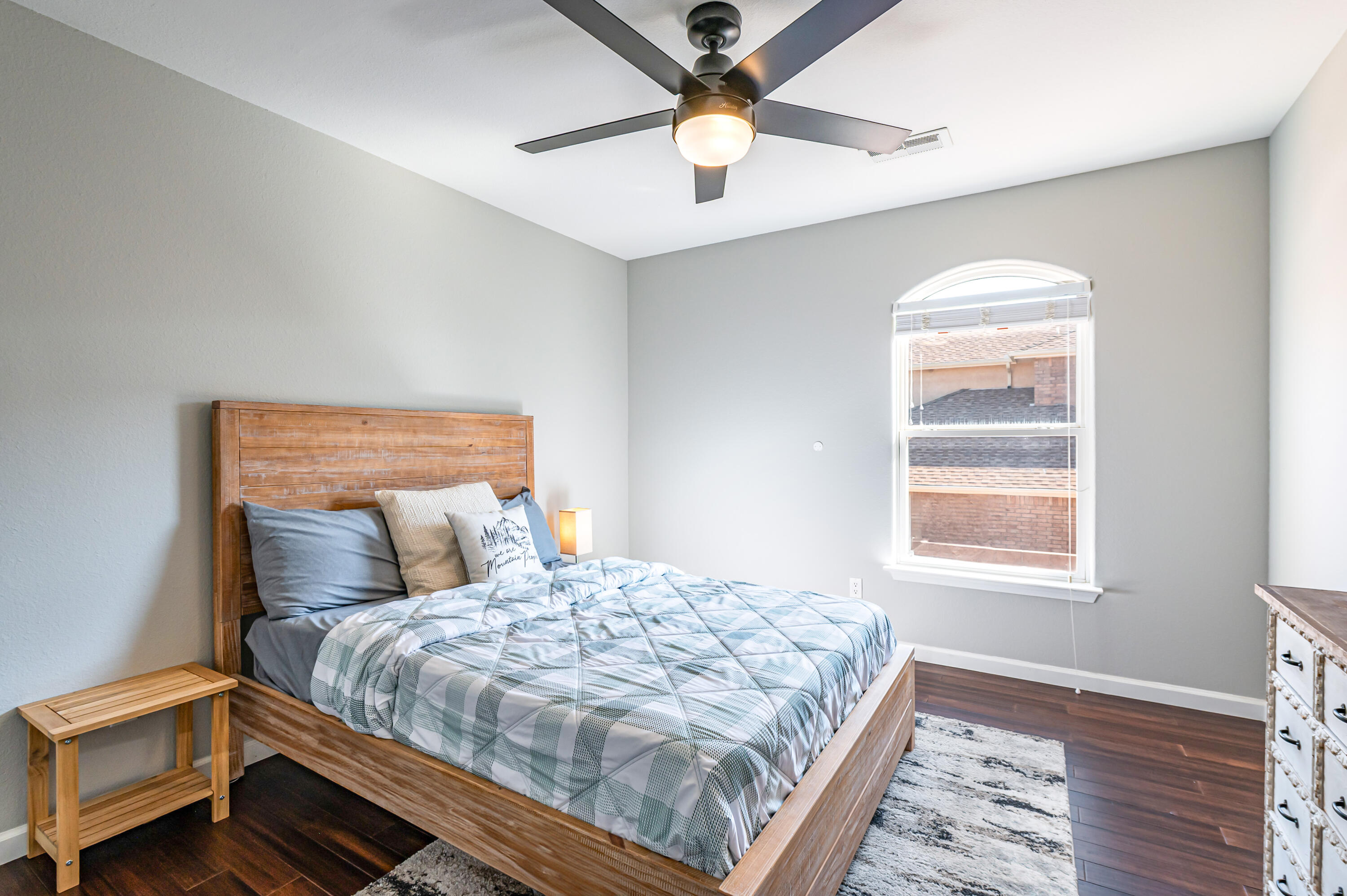 Photo 9 — 11220 Jordan Avenue NE