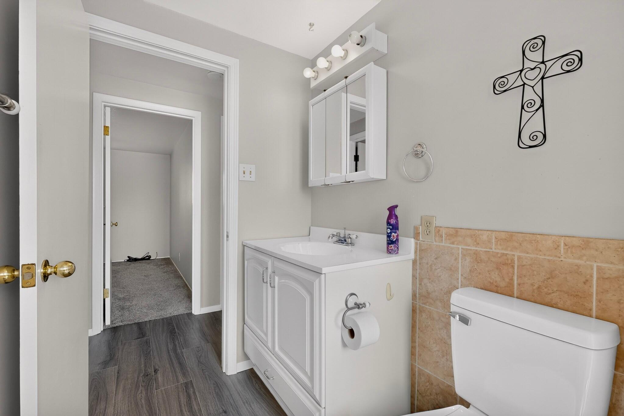 Photo 16 — 11525 Mahlon Avenue NE