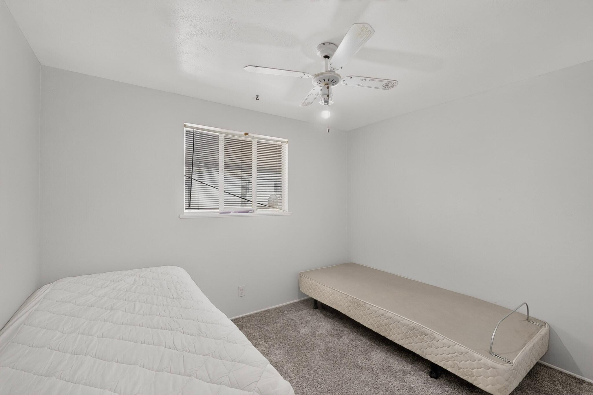 Photo 15 — 11525 Mahlon Avenue NE