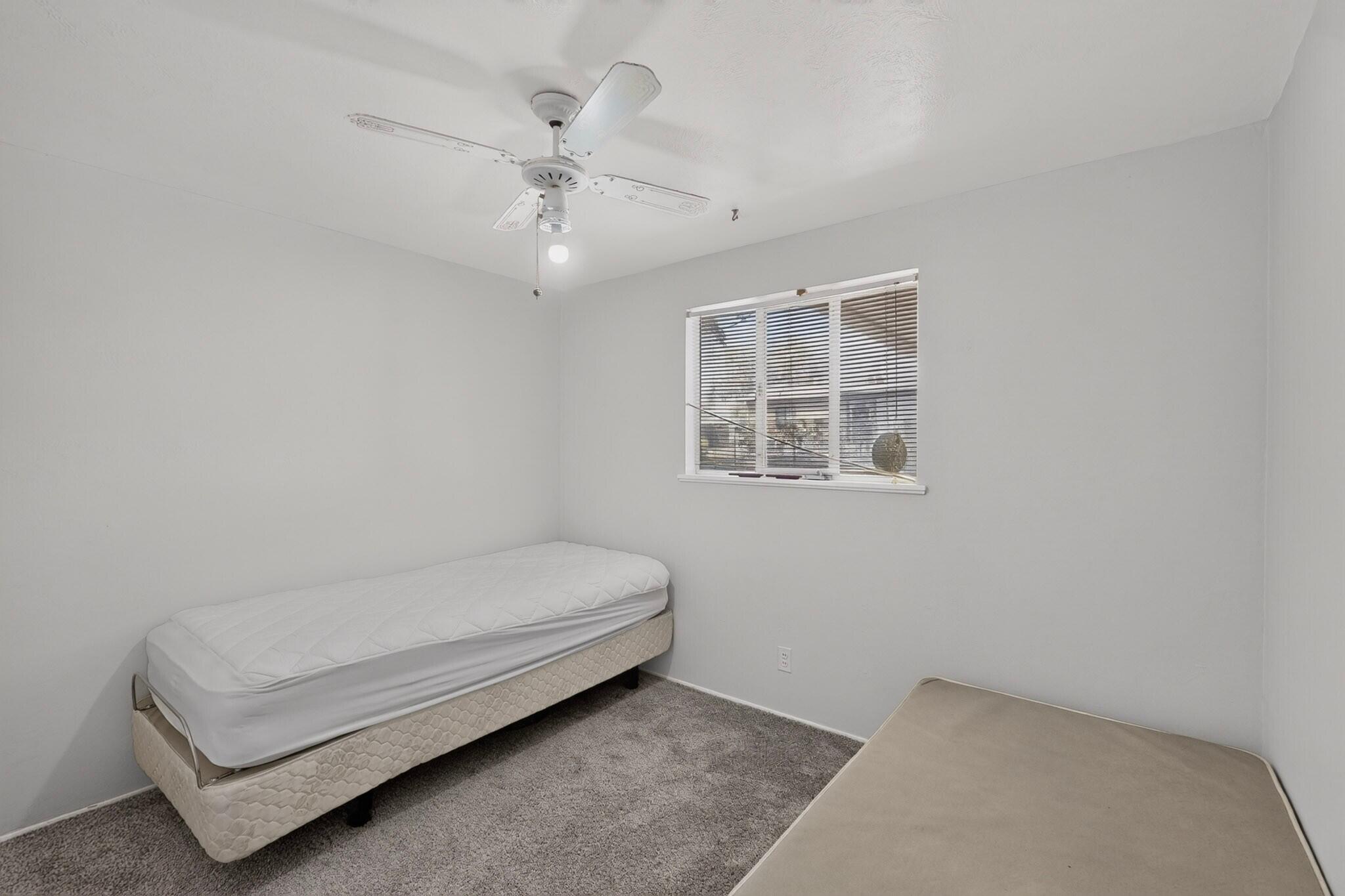 Photo 14 — 11525 Mahlon Avenue NE