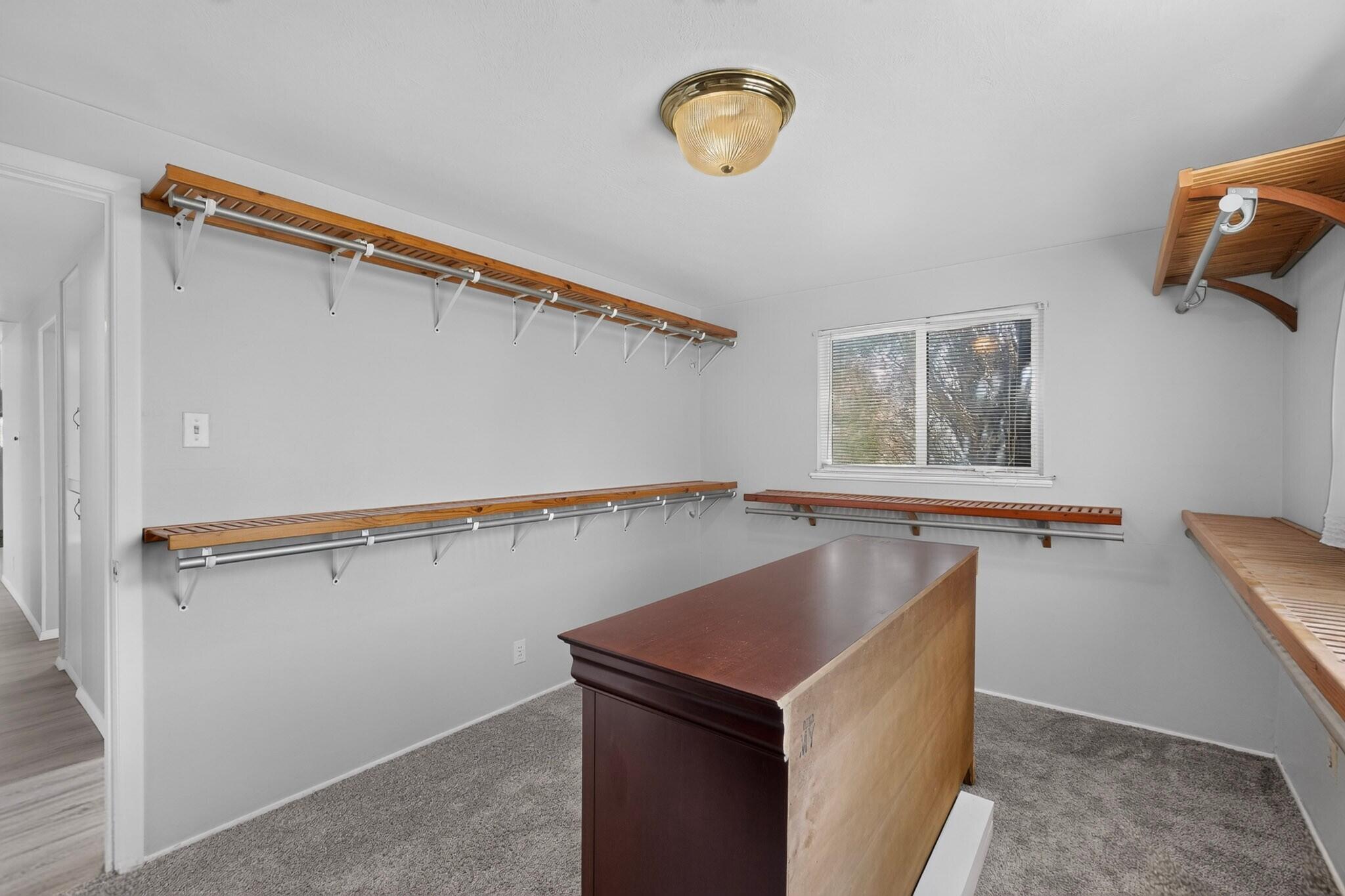 Photo 10 — 11525 Mahlon Avenue NE