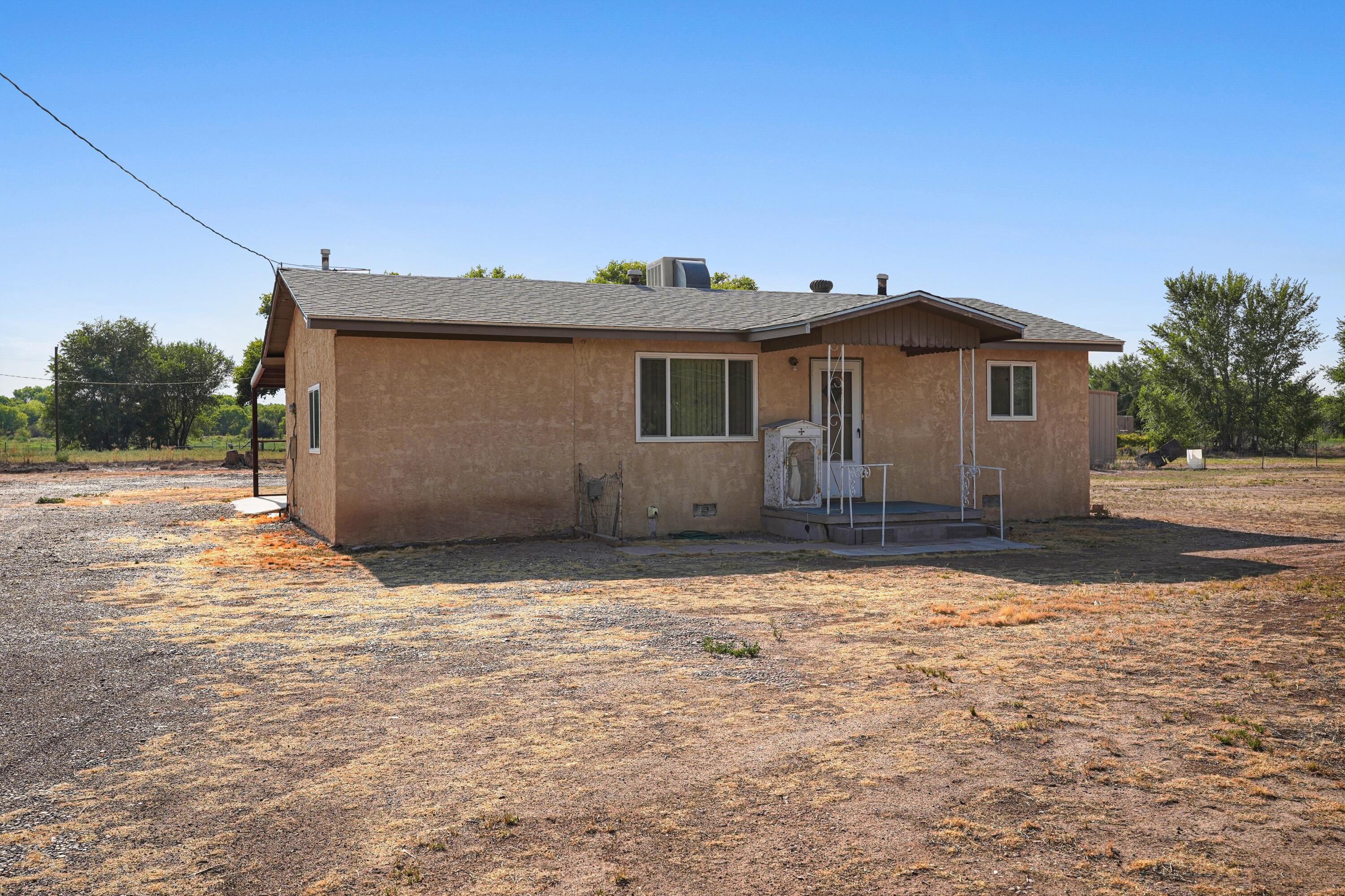 3 Ernesto Lane, Los Lunas, NM 87031
