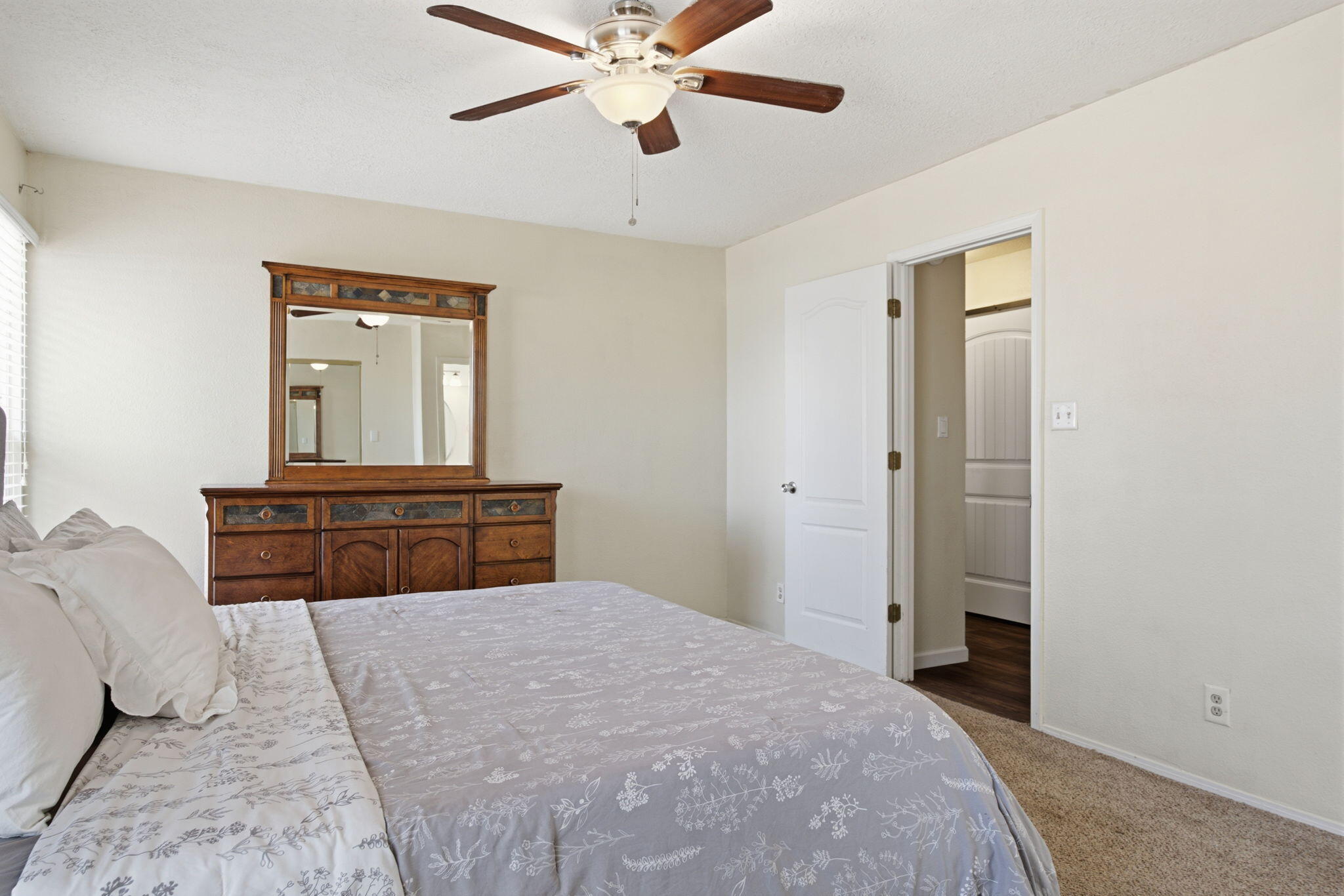 Photo 18 — 6082 Cottontail Road NE