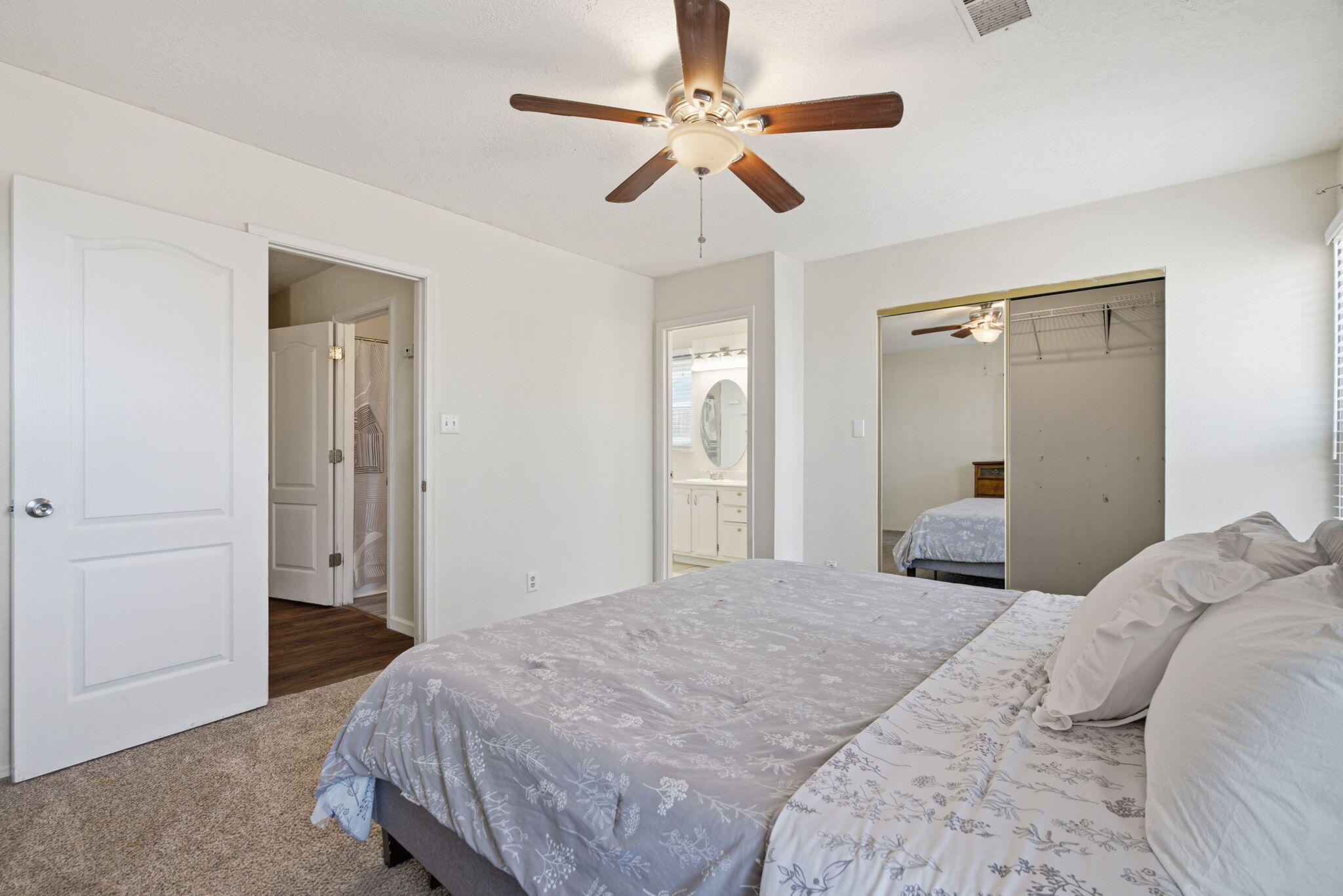 Photo 17 — 6082 Cottontail Road NE
