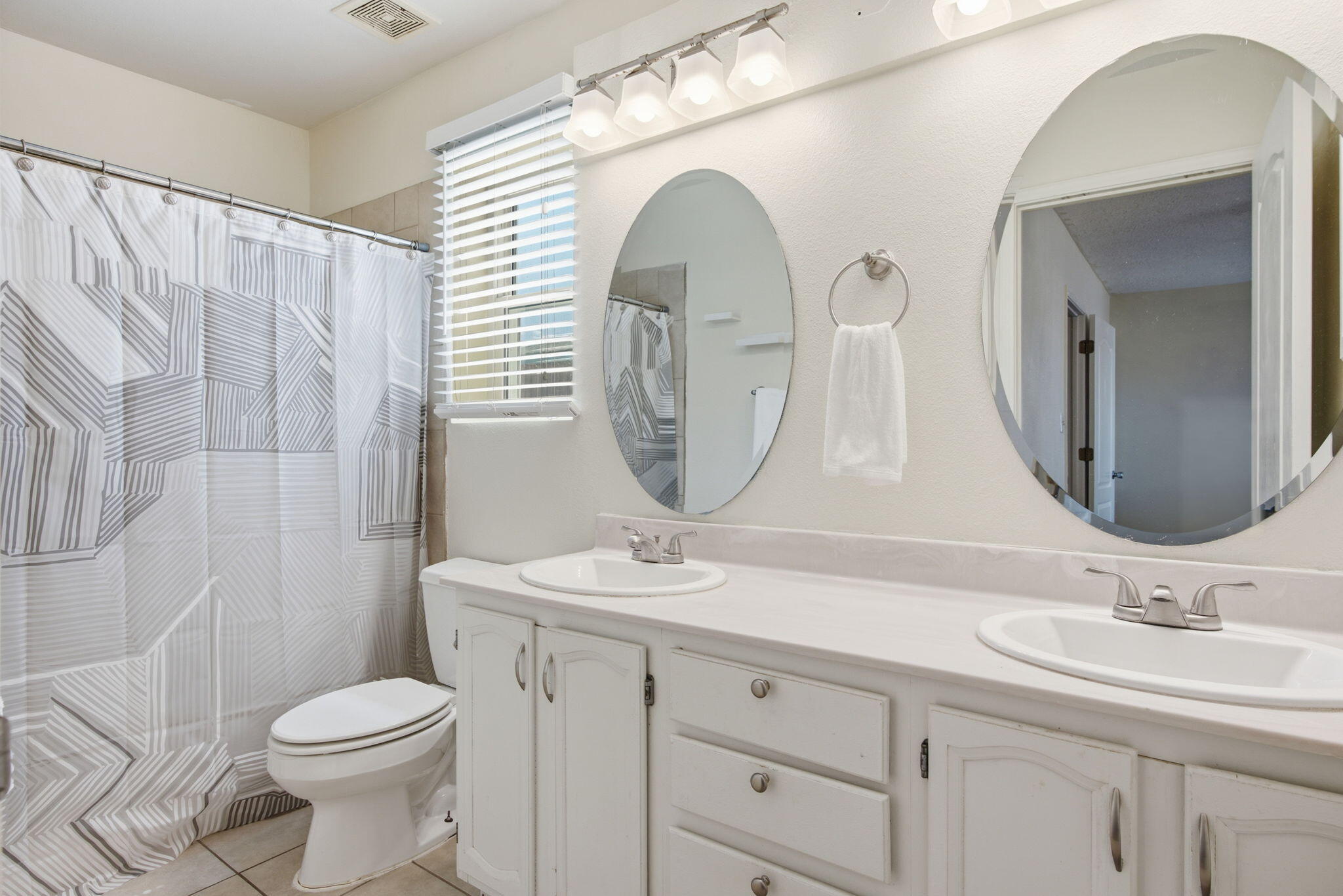 Photo 20 — 6082 Cottontail Road NE