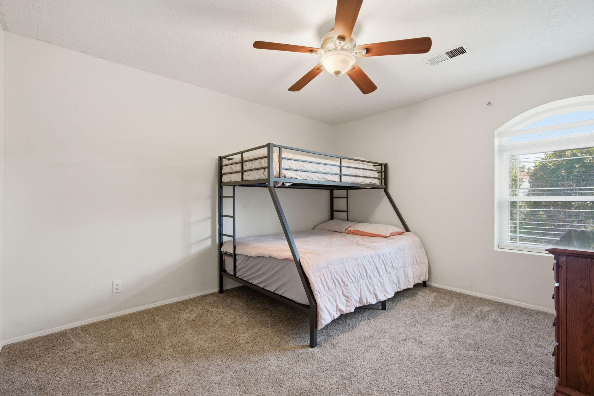 Photo 19 — 6082 Cottontail Road NE