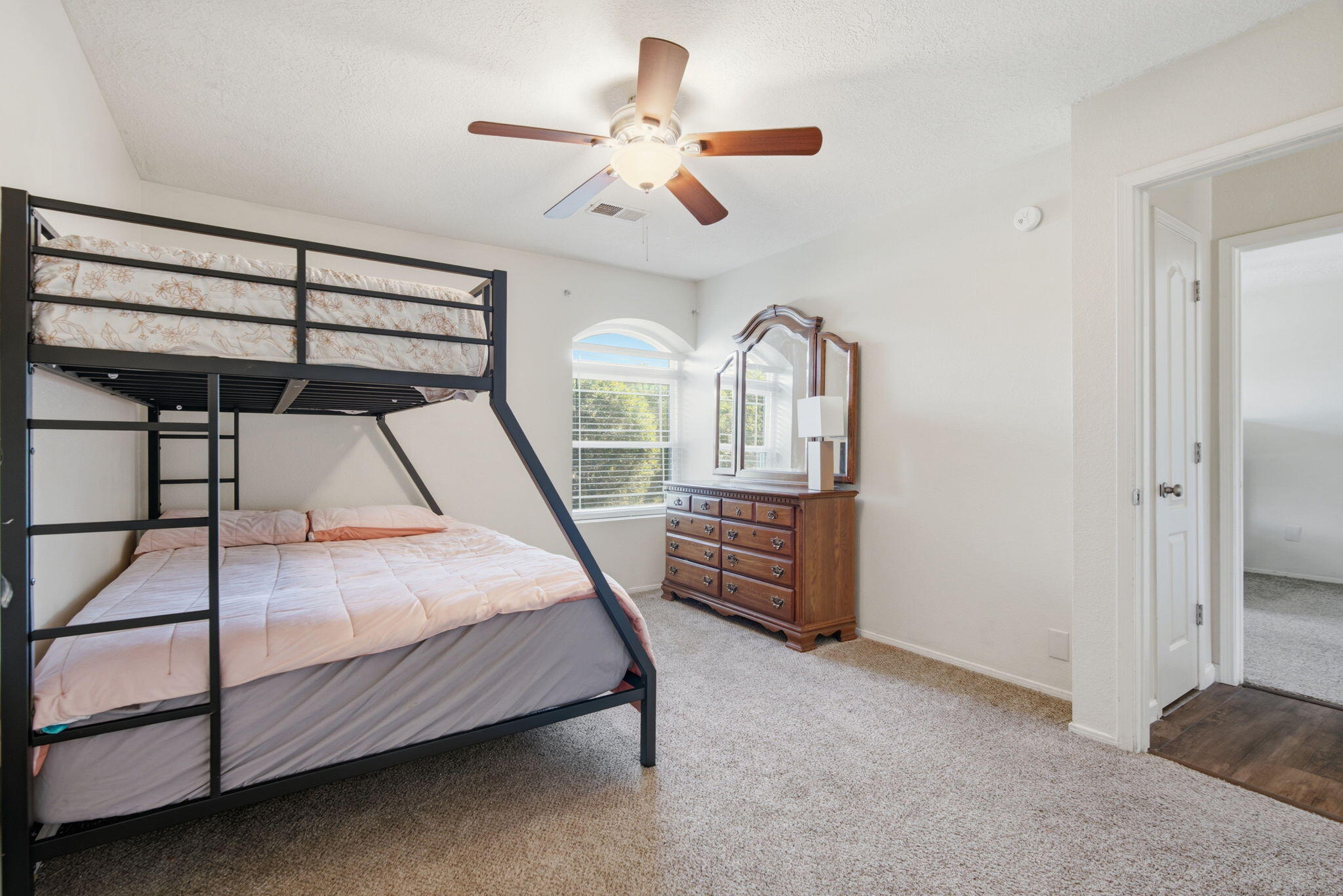 Photo 18 — 6082 Cottontail Road NE