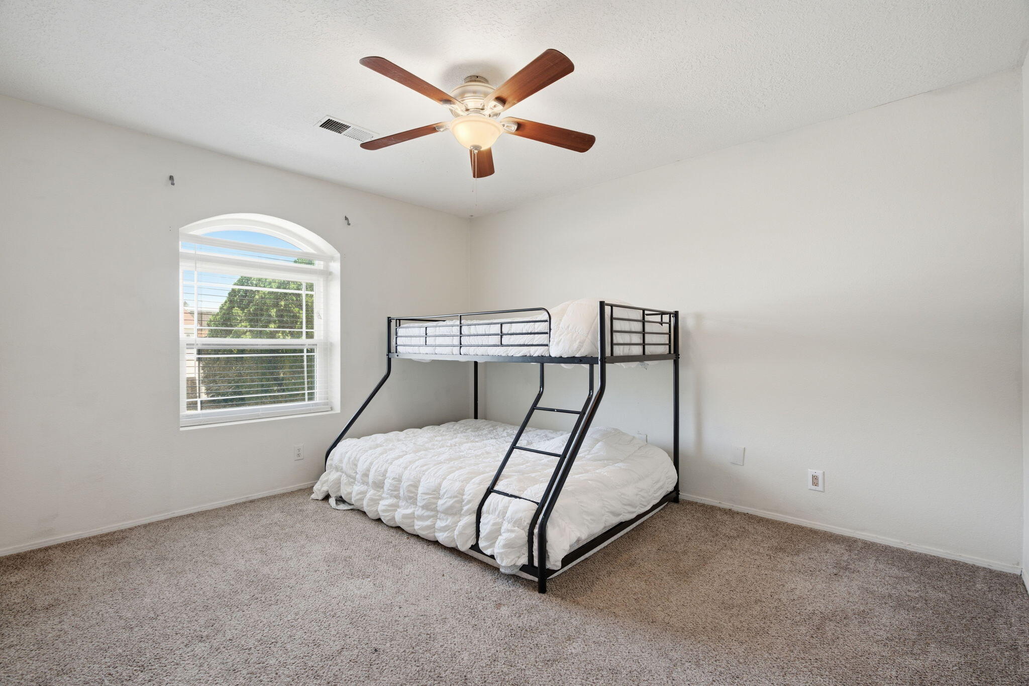 Photo 16 — 6082 Cottontail Road NE