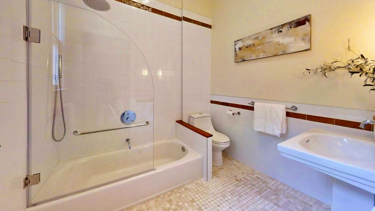 Photo 19 — 418 12th Street NW