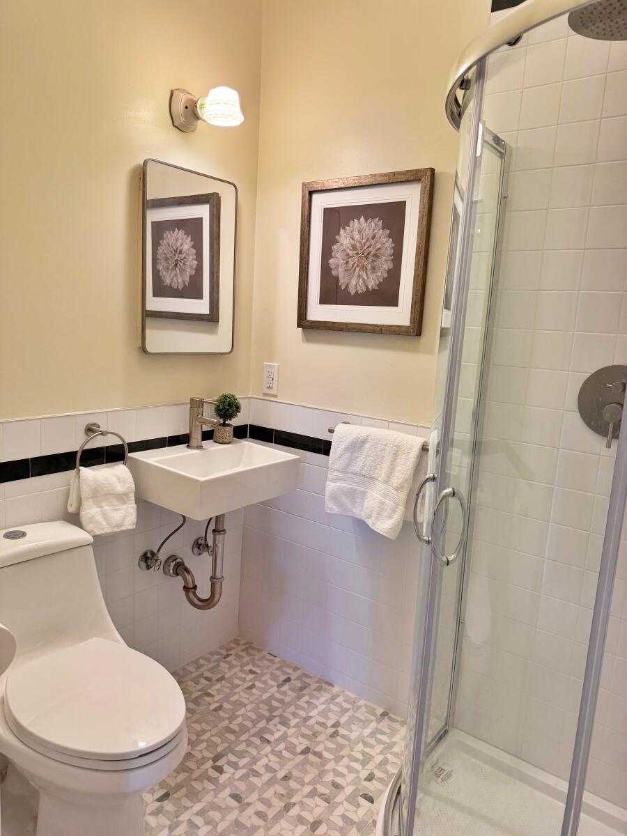 Photo 13 — 418 12th Street NW