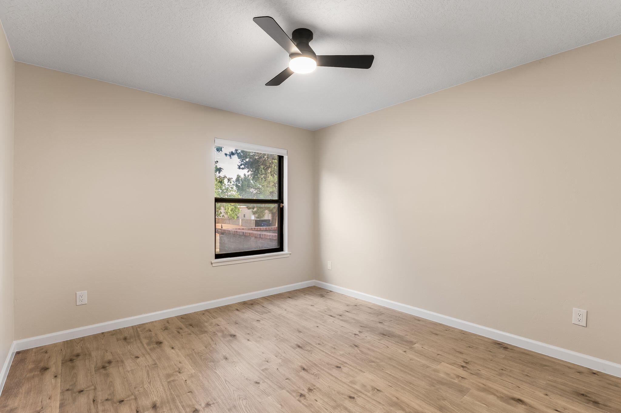 Photo 17 — 10817 Nelle Avenue NE
