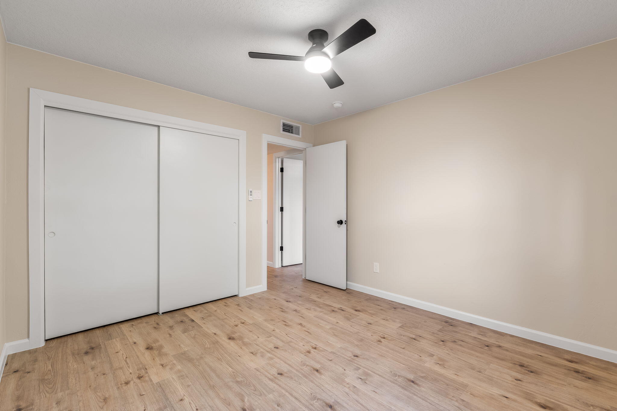 Photo 16 — 10817 Nelle Avenue NE
