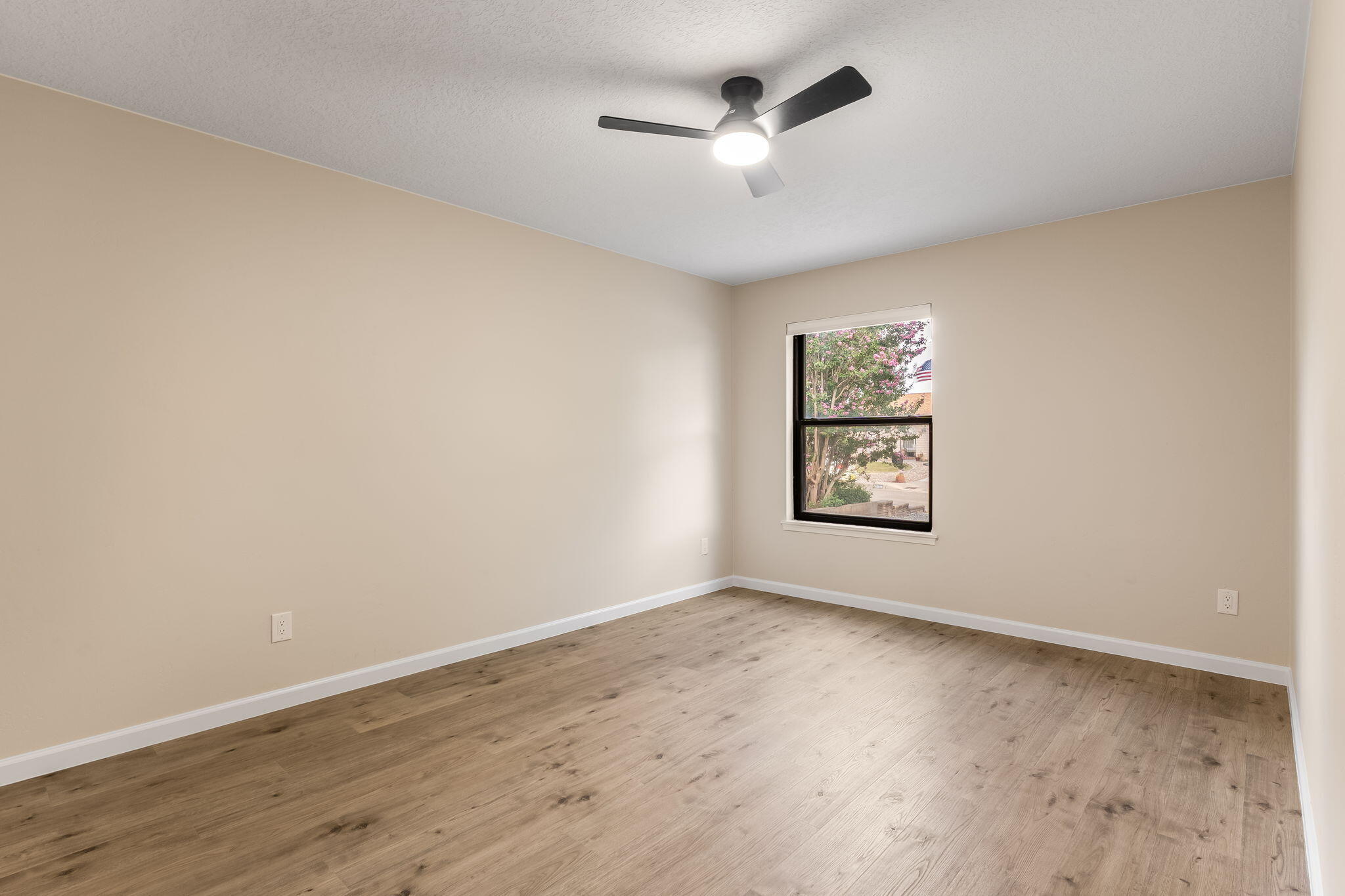 Photo 15 — 10817 Nelle Avenue NE