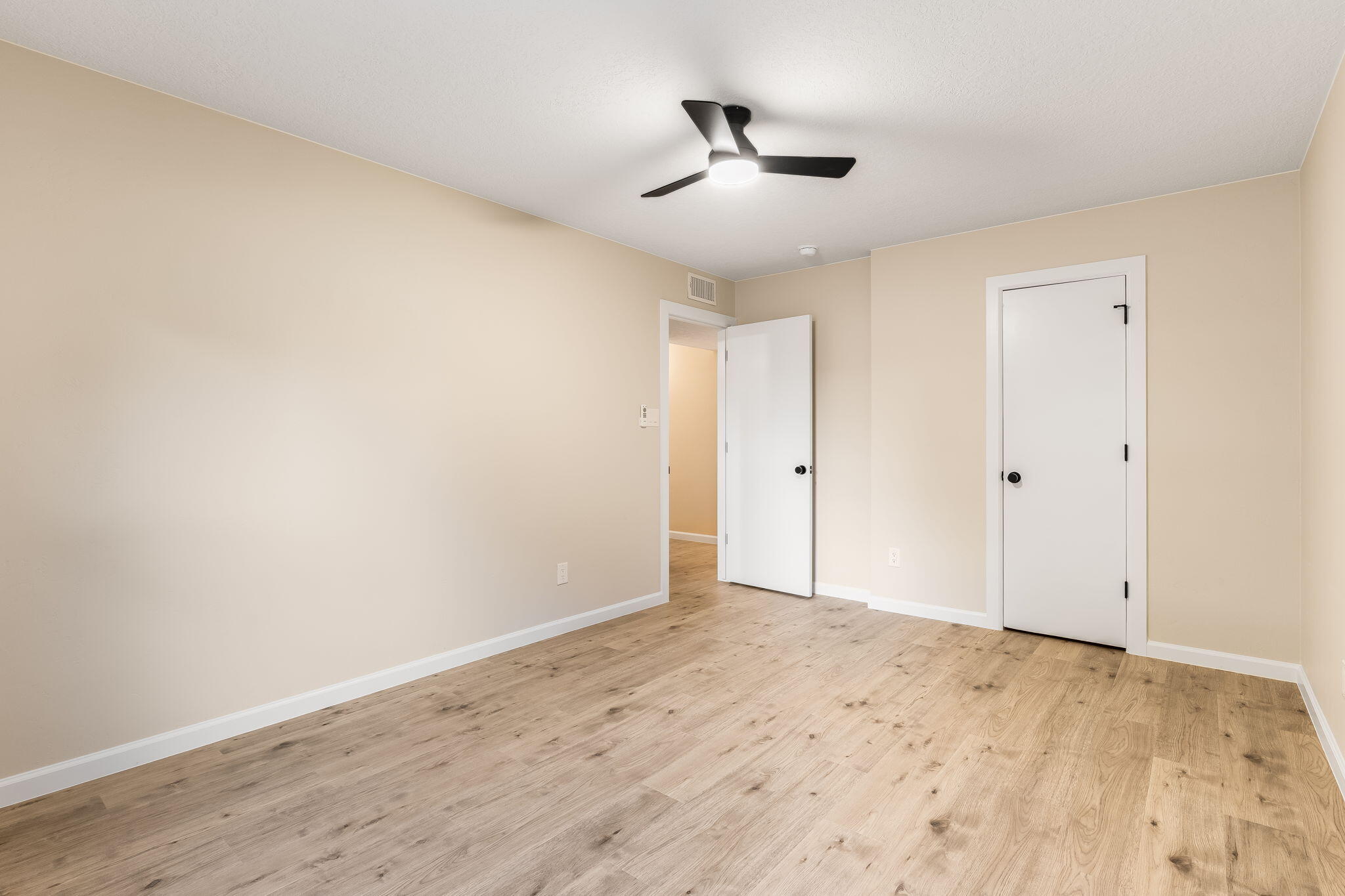 Photo 14 — 10817 Nelle Avenue NE