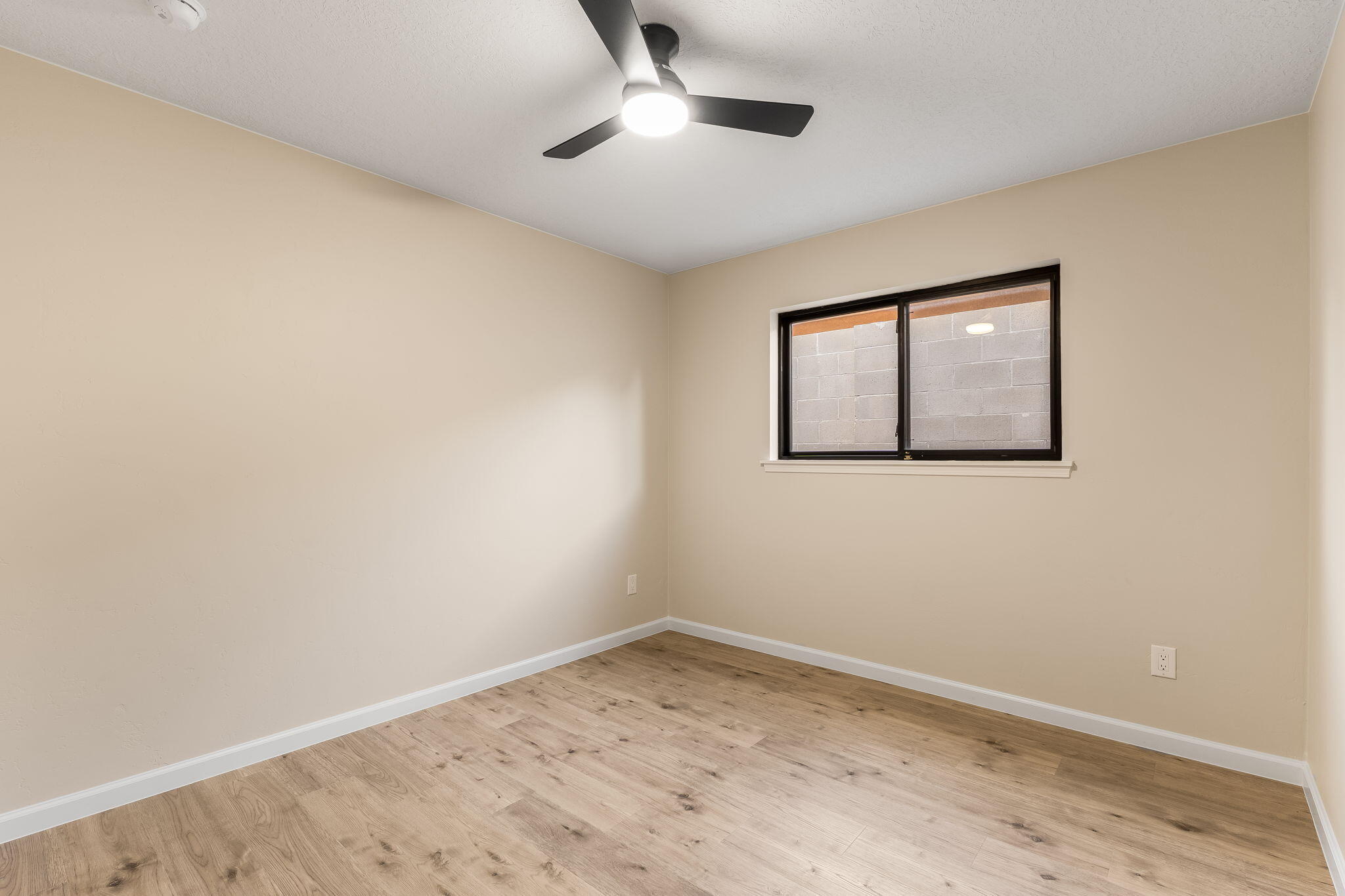 Photo 13 — 10817 Nelle Avenue NE