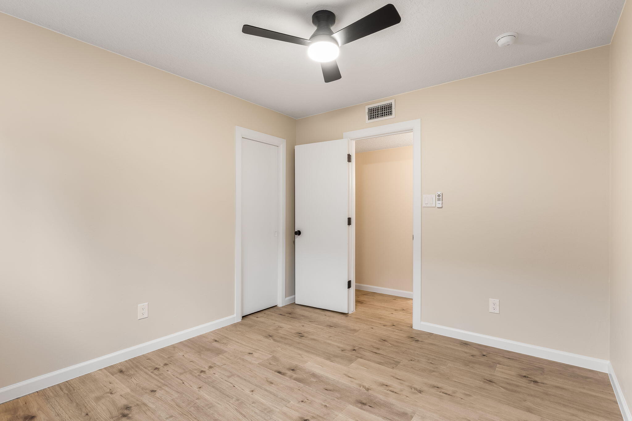 Photo 12 — 10817 Nelle Avenue NE