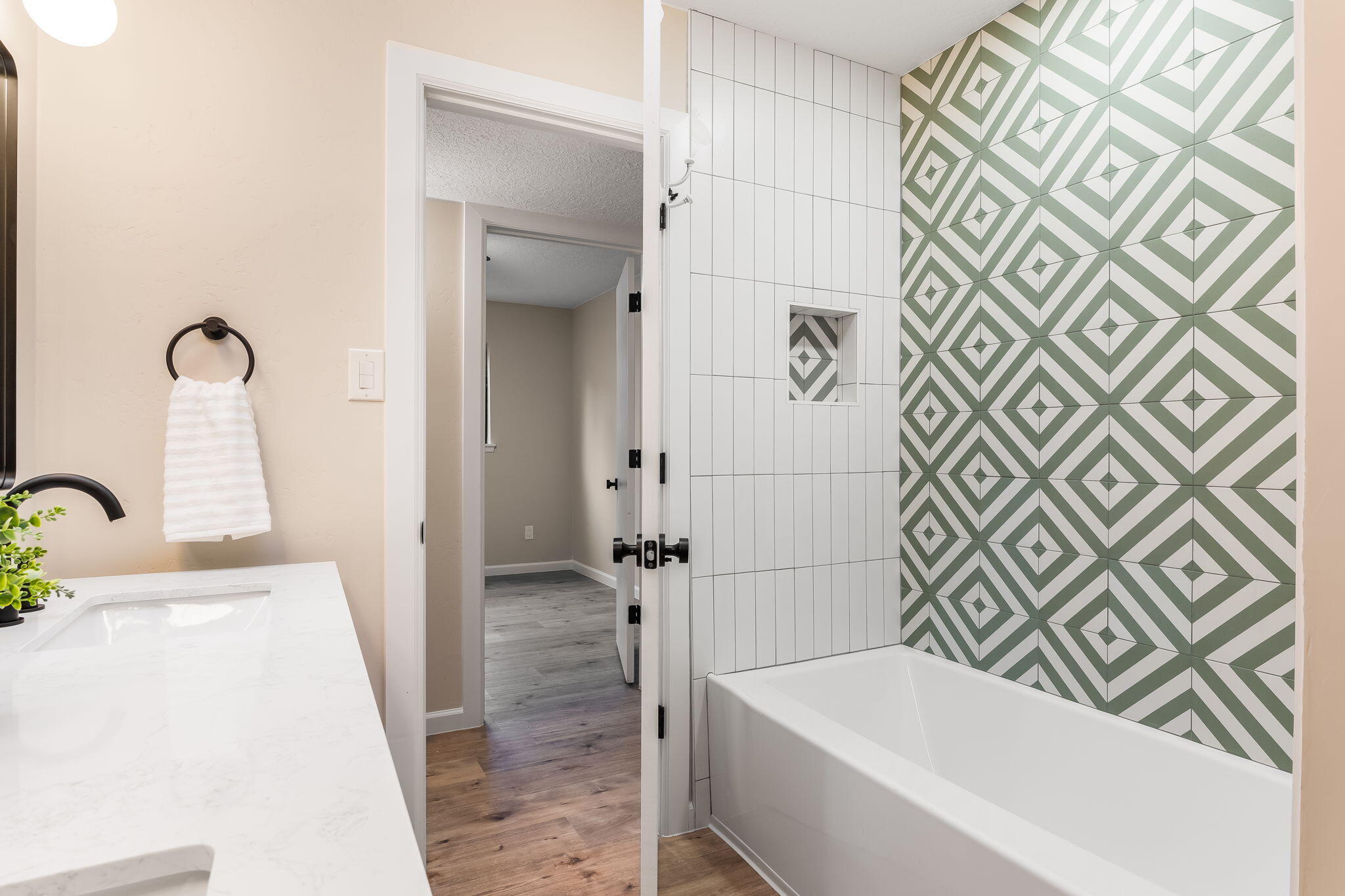 Photo 9 — 10817 Nelle Avenue NE
