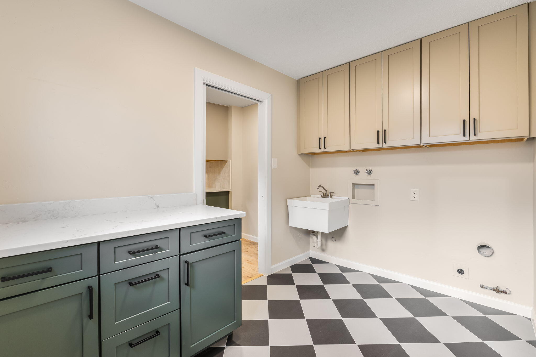 Photo 8 — 10817 Nelle Avenue NE