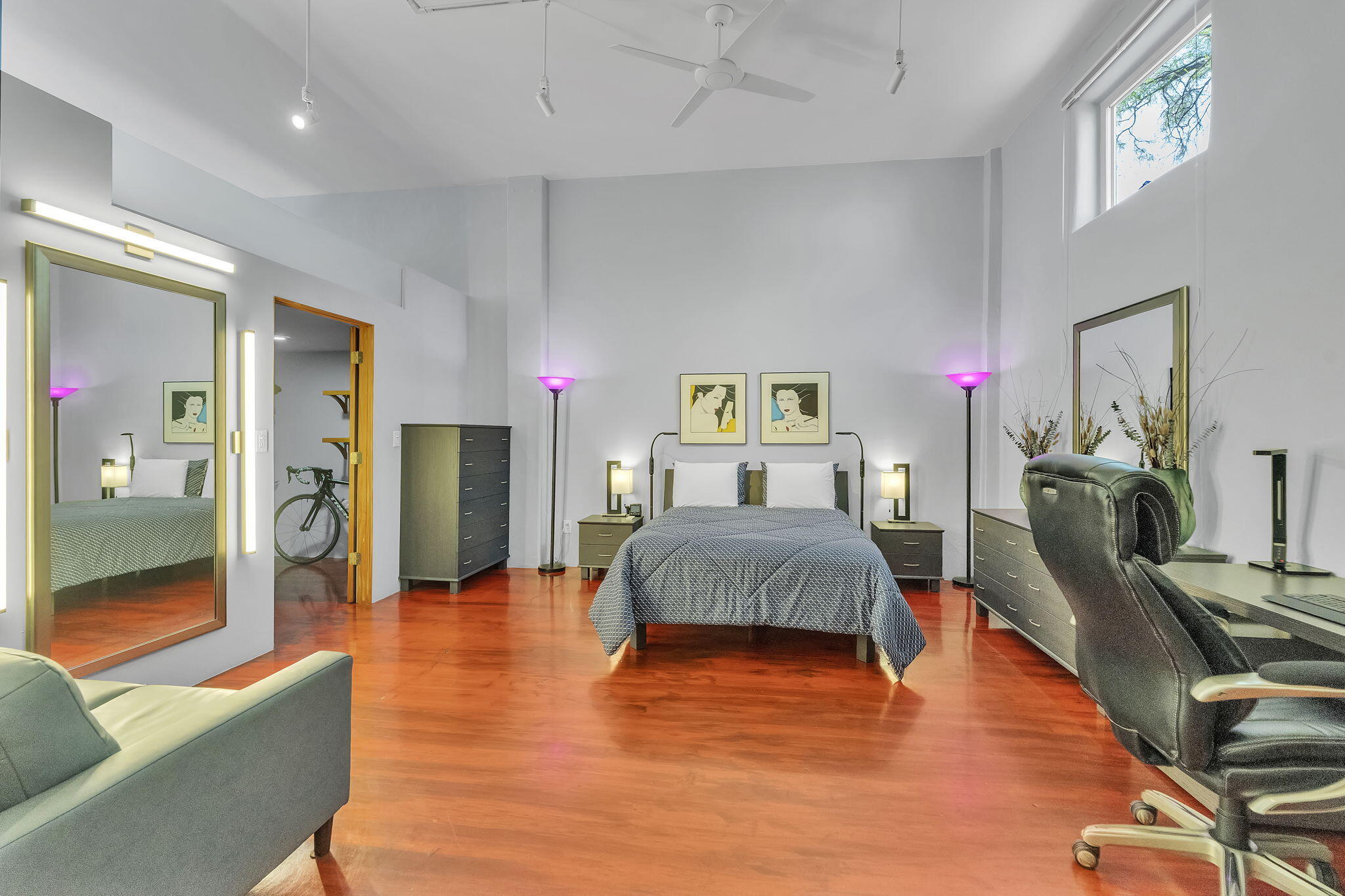 Photo 11 — 401 Tijeras Avenue NE