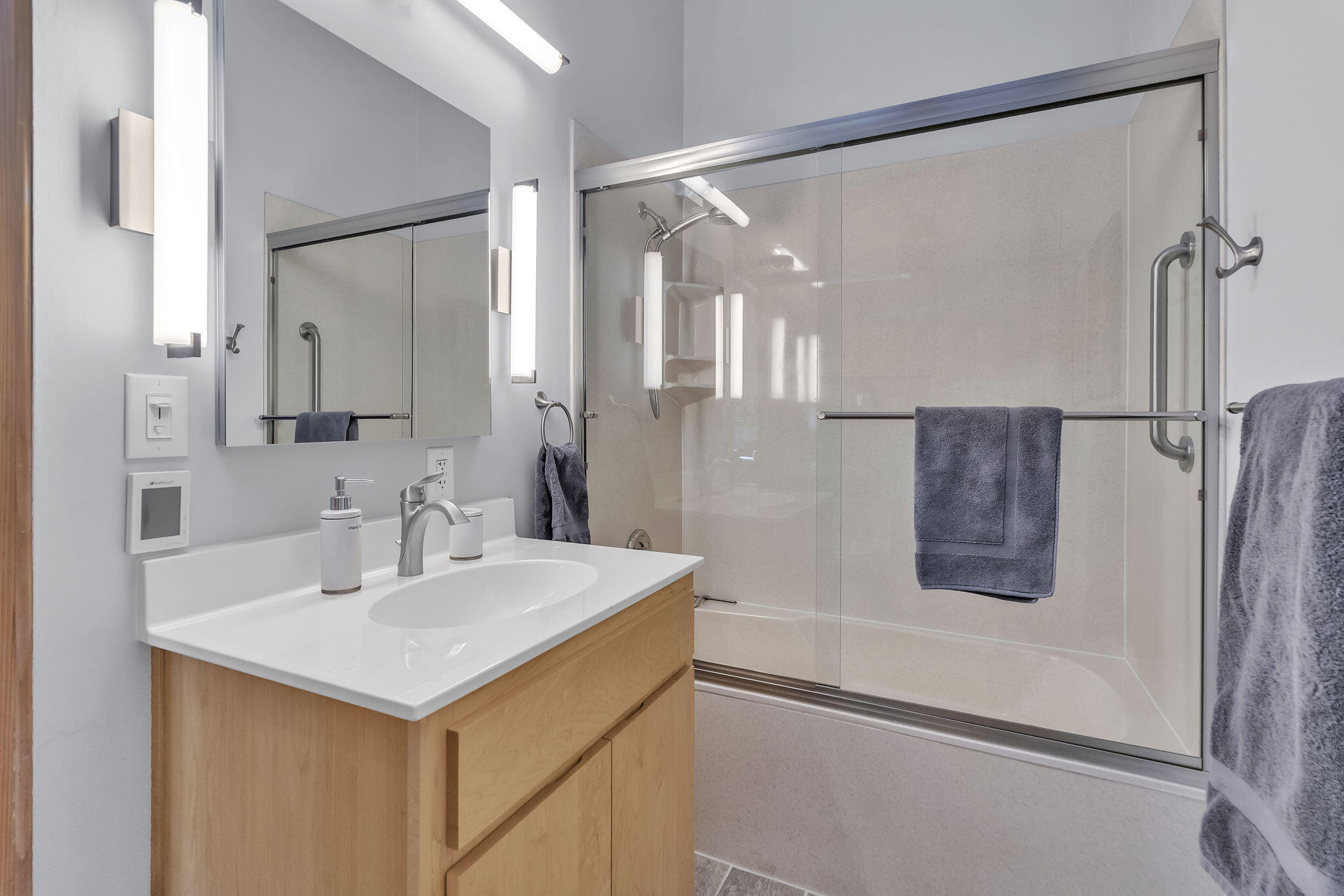 Photo 10 — 401 Tijeras Avenue NE