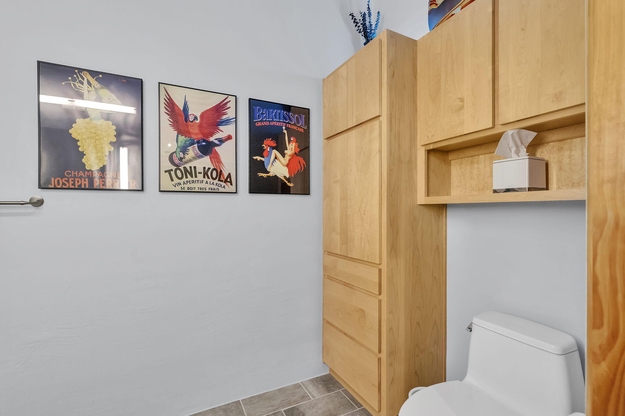 Photo 9 — 401 Tijeras Avenue NE