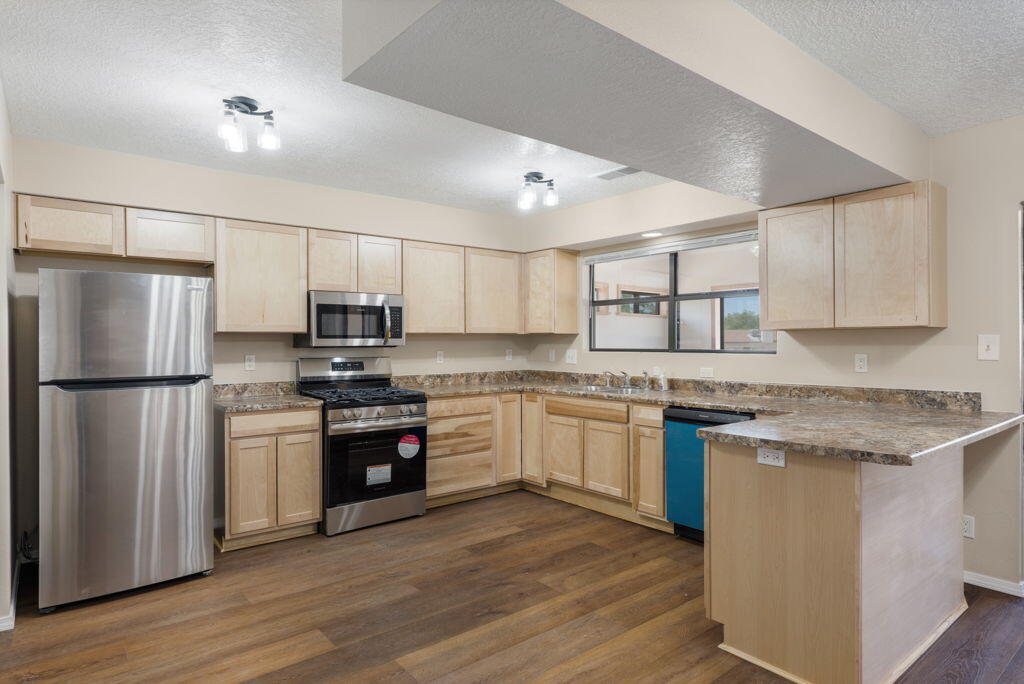 Photo 12 — 4505 Quartz Drive NE