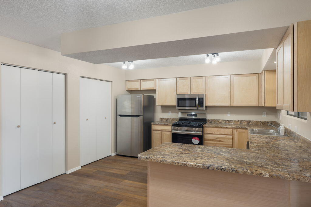 Photo 18 — 4505 Quartz Drive NE