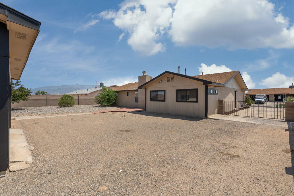 Photo 4 — 4505 Quartz Drive NE