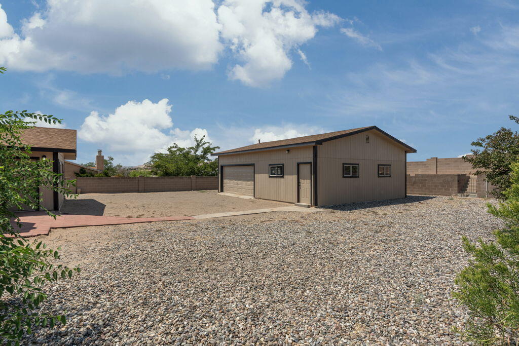 Photo 7 — 4505 Quartz Drive NE