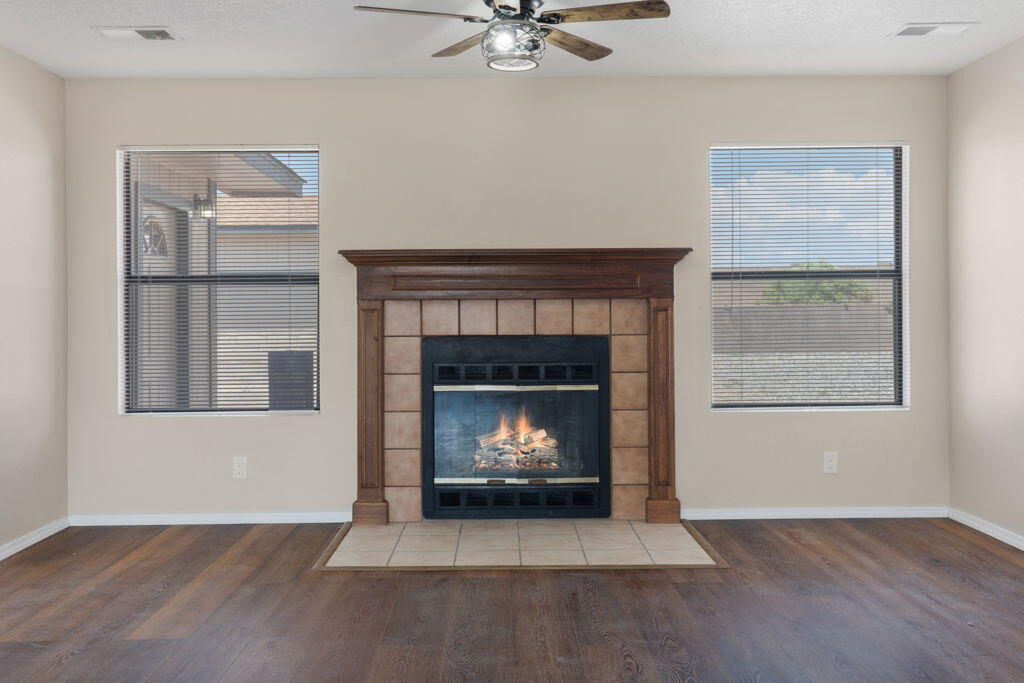Photo 10 — 4505 Quartz Drive NE