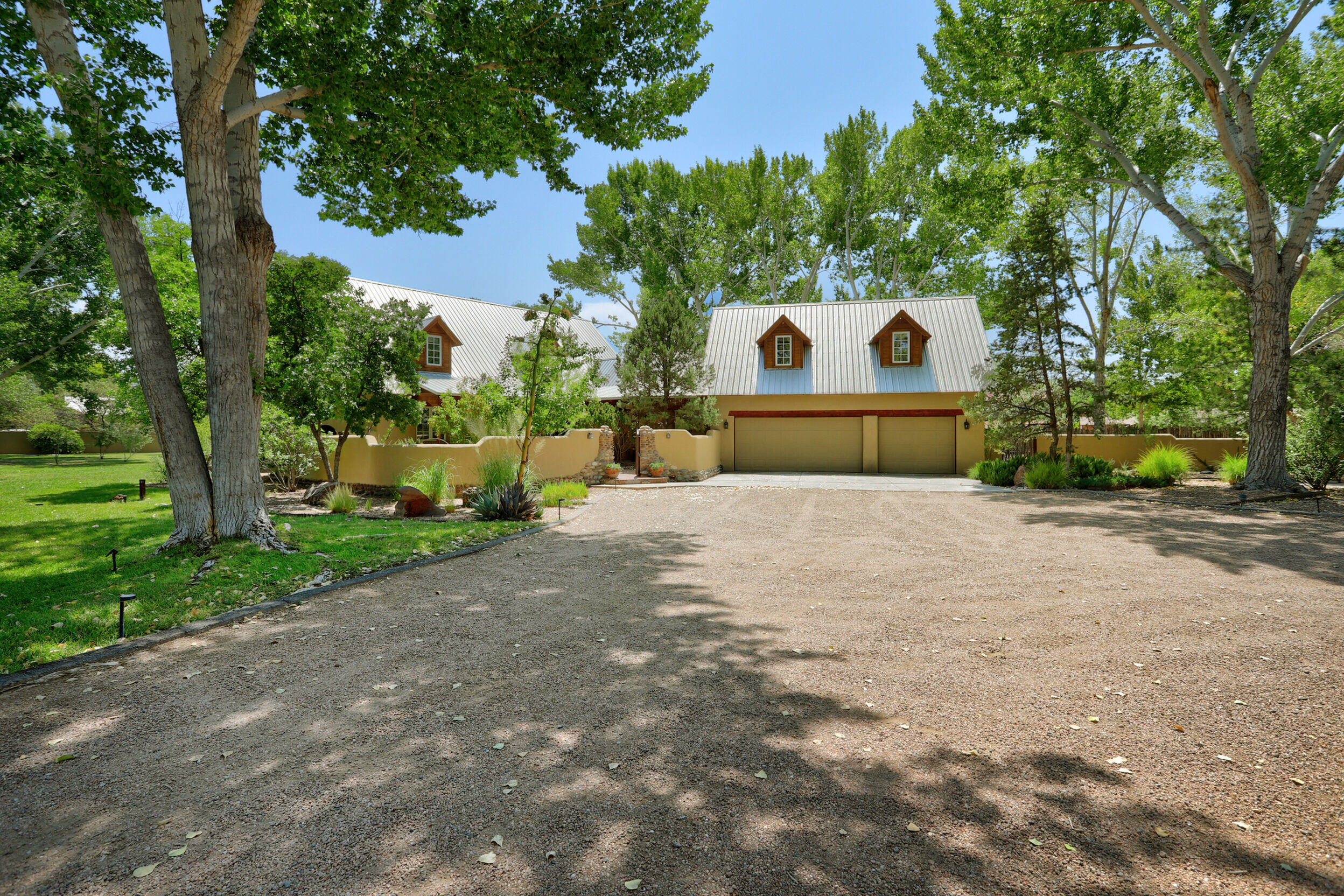 398 Price Lane, Corrales, NM 87048