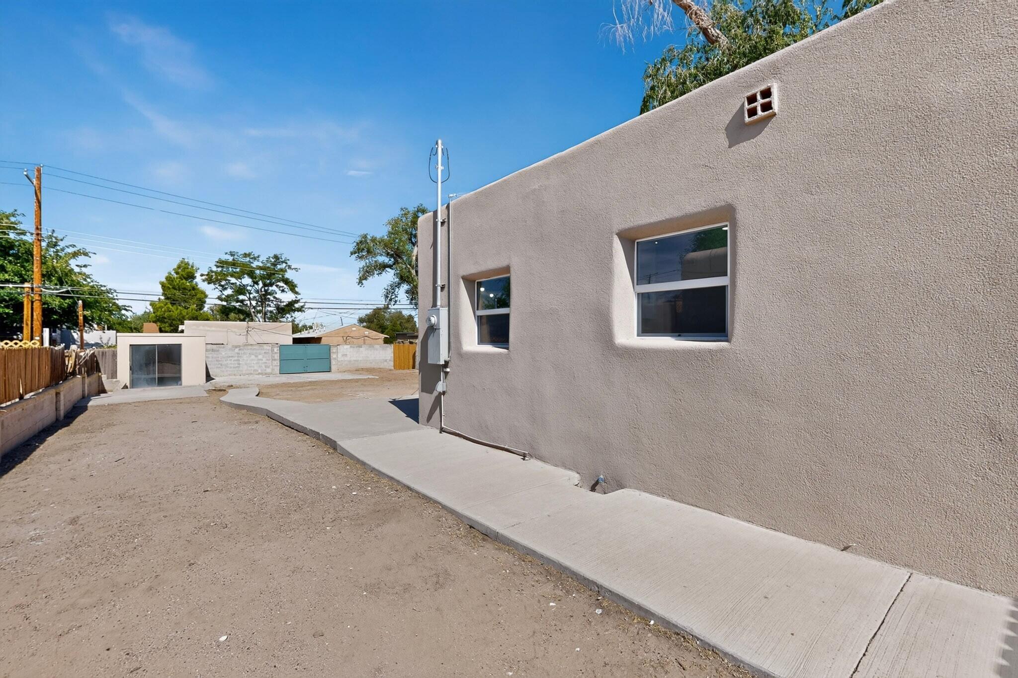 Photo 5 — 413 Princeton Drive SE