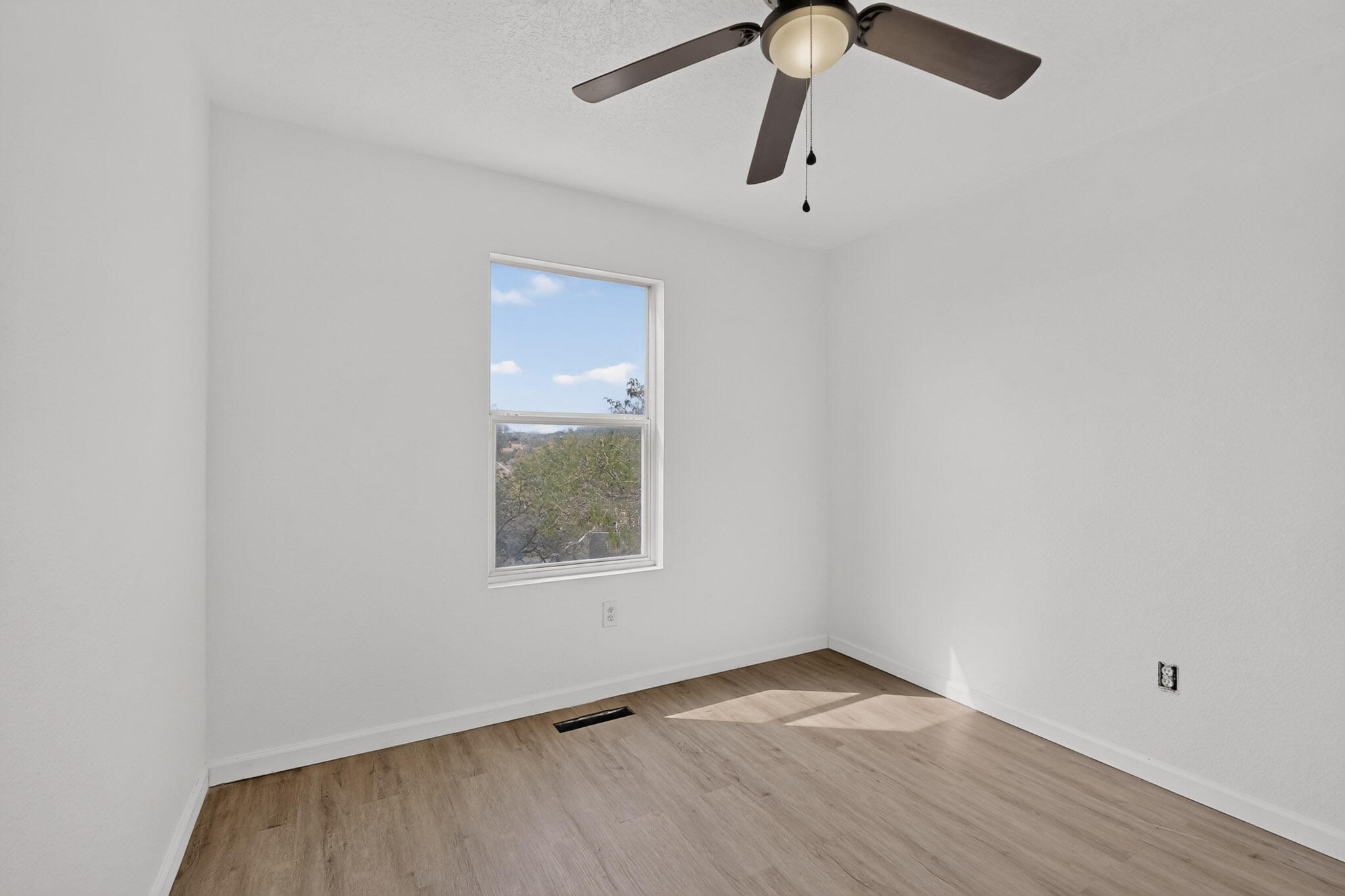 Photo 17 — 4110 Logan Road NW