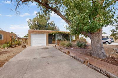 705 Palomas Drive SE, Albuquerque, NM 87108