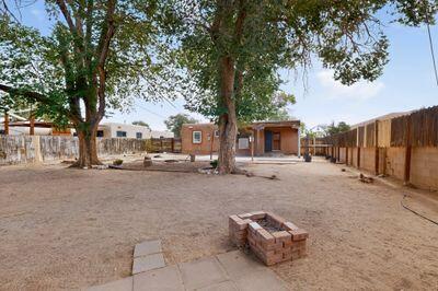 Photo 5 — 705 Palomas Drive SE