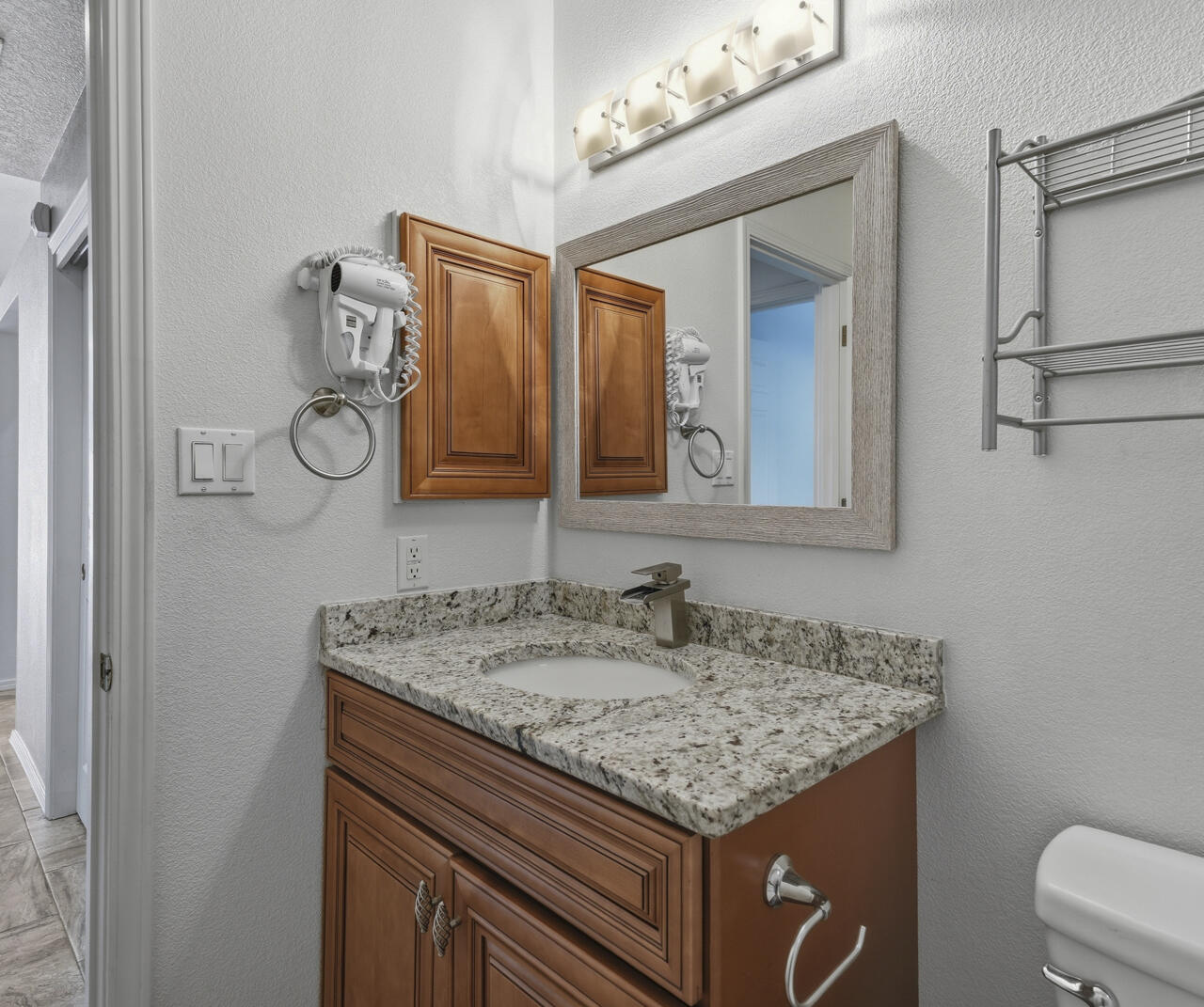 Photo 9 — 7205 Quail Springs Place NE