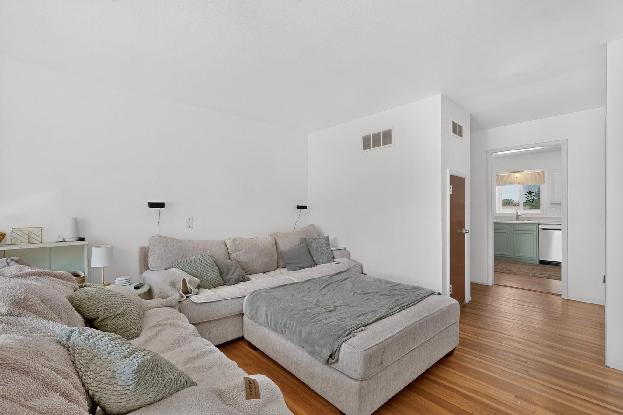 Photo 13 — 9801 Chapala Drive NE