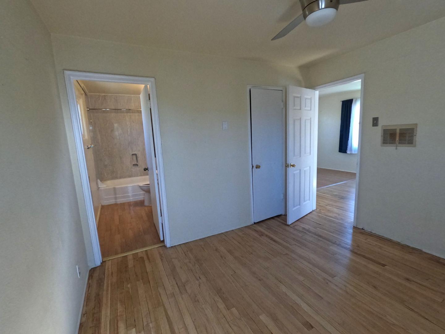 Photo 12 — 907 Silver Avenue SW