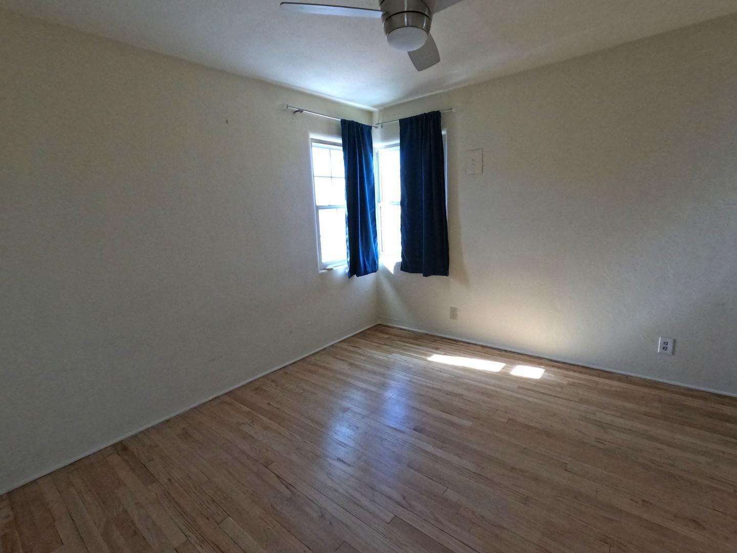 Photo 11 — 907 Silver Avenue SW