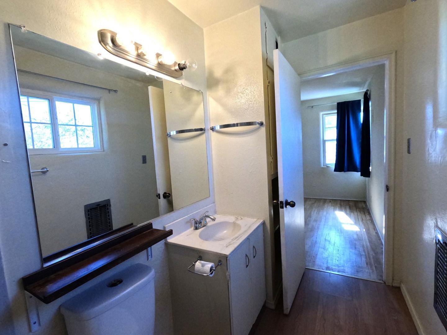 Photo 9 — 907 Silver Avenue SW