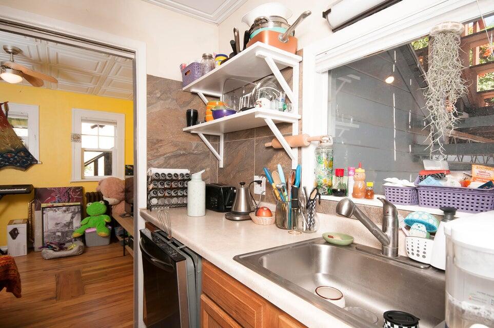 Photo 5 — 907 Silver Avenue SW