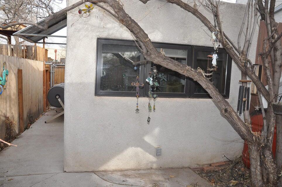 Photo 3 — 907 Silver Avenue SW