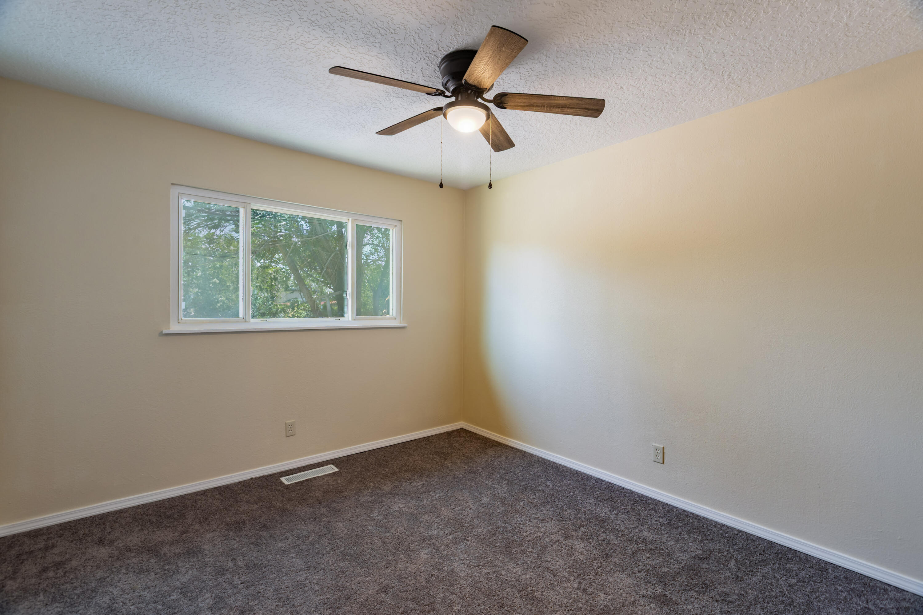 Photo 5 — 4808 Ponderosa Avenue NE