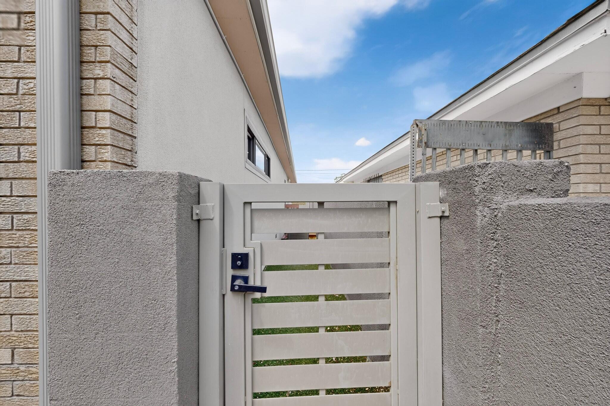 Photo 19 — 701 Alvarado Drive NE